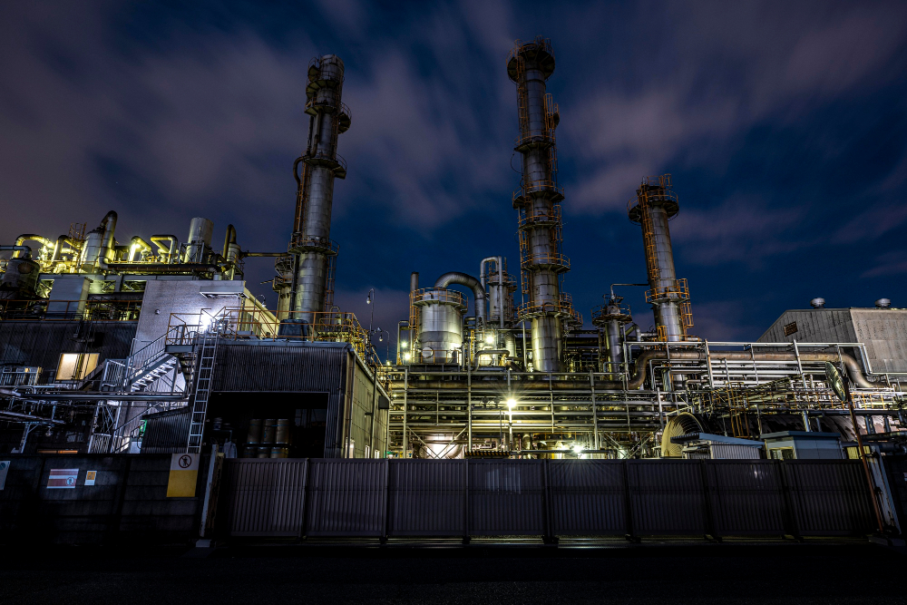 Industrial crude oil processing facility